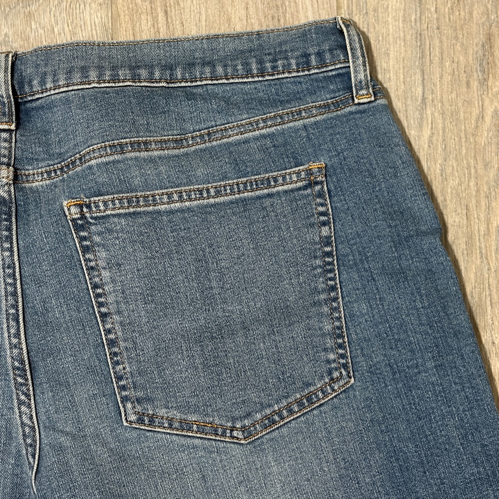 NWT! Women's Gap Mid Rise - 5" Girlfriend Jean Shorts - 16 Tall - Picture 7 of 7